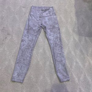 Lululemon leggings, grayish/whiteish